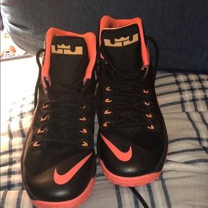Nike Lebron Zoom Soldier 8’s hardly used size 11.